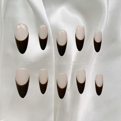 Diseño de Uñas Premium con Acabado Almendra - Image 3