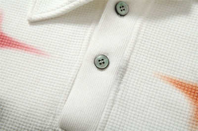 Playera Suelta con Diseño de Cuentas Abstractas y Solapas para Hombre - Image 19