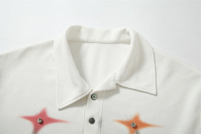 Playera Suelta con Diseño de Cuentas Abstractas y Solapas para Hombre - Image 20