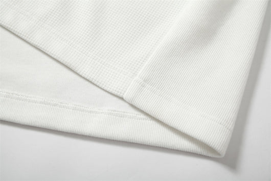 Playera Suelta con Diseño de Cuentas Abstractas y Solapas para Hombre - Image 24