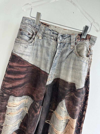 Pantalón Denim Ancho Vintage con Costuras Teñidas y Detalles Rotos - Image 24