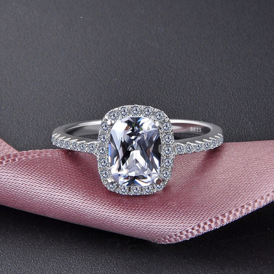 Anillo de Diamante Simulado con Brillo Realista
