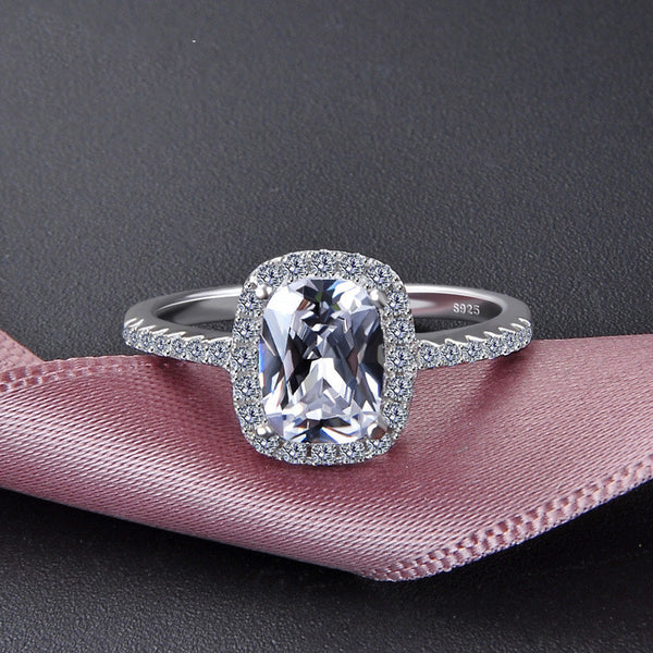Anillo de Diamante Simulado con Brillo Realista