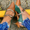 Sandalias Elegantes de Tacón Alto con Punta Afilada y Detalles a Contraste