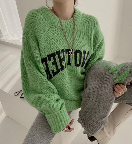 Suéter Tejido Holgado con Estampado de Letras y Cuello Redondo en Colores Pastel