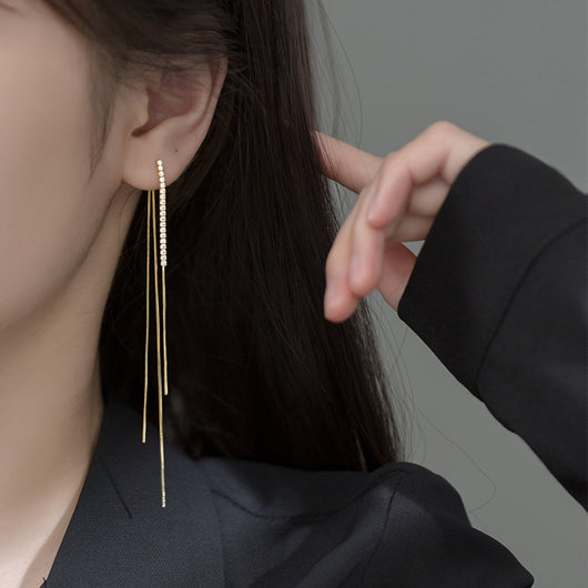 Aretes Largos de Cadena Ósea con Borla y Diamantes - Estilo Minimalista Frío - Image 3