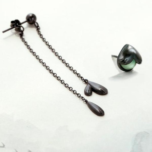 Aretes Asimétricos de Plata Esterlina - Diseño Floral Minimalista y Personalidad Única