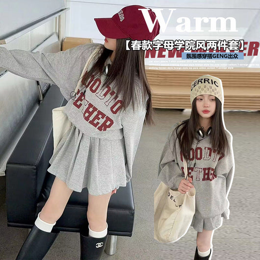 Conjunto Preppy para Niña: Suéter Manga Larga con Letras y Falda Plisada - Image 3