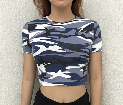 Chaqueta T-shirt Camuflaje Manga Corta para Mujer - Moda Casual Internacional - Image 3