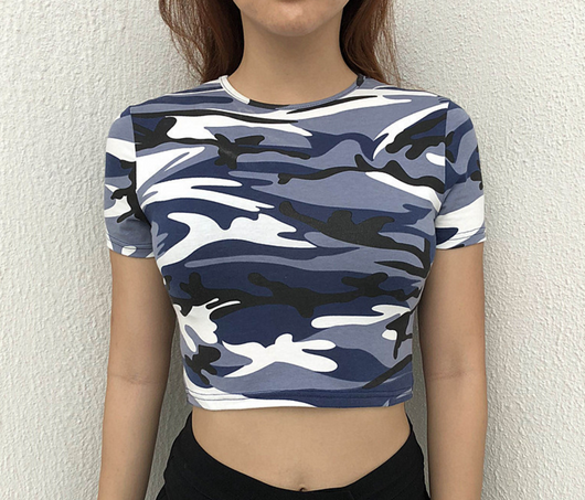 Chaqueta T-shirt Camuflaje Manga Corta para Mujer - Moda Casual Internacional - Image 3