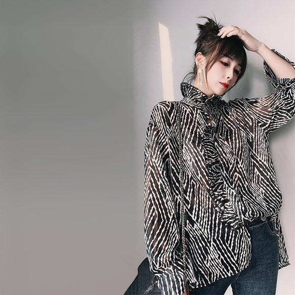 Blusa de Chifón con Cuello Parado y Volantes
