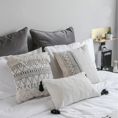 Almohada Decorativa Geométrica con Borlas y Textura Tufted - Image 2