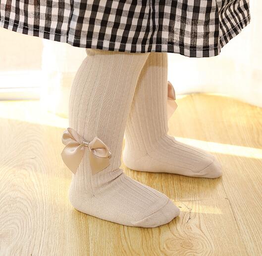 Calcetines infantiles con moño elegante - Image 5