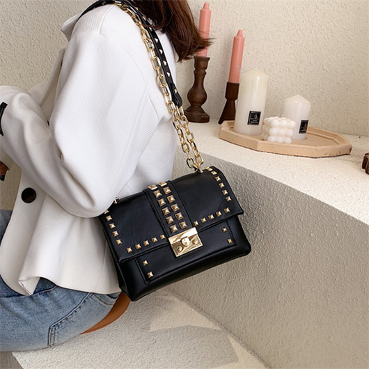 Bolso de Hombro con Cadena y Tachuelas - Image 18