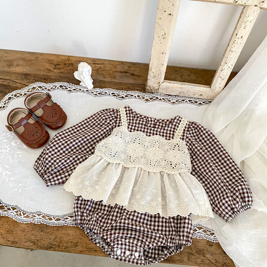 Enterizo Elegante para Bebé Niña con Encaje y Falda Triangular - Image 3