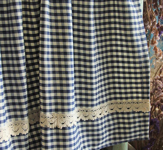Red and white gingham kitchen or bathroom curtain with a white lace ruffled bottom, designed for rod suspension. - Image 7