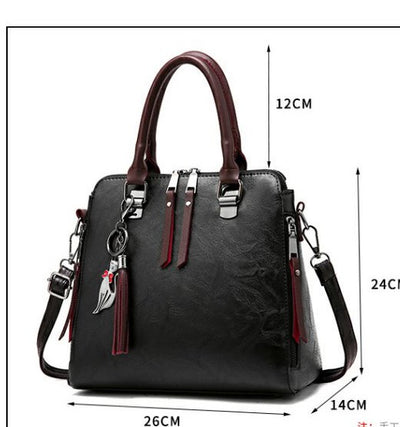 Bolso Elegante de Cuero con Dije de Gato y Borla - Image 3