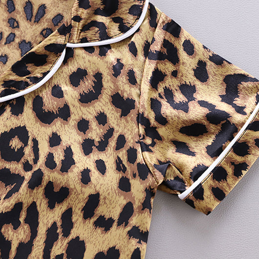 Pijama Infantil Estampado Leopardo en Seda de Hielo - Manga Corta - Image 2