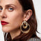 Aretes redondos de perlas metálicas