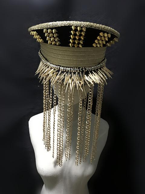 Sombrero Punk Dorado con Remaches y Flecos para DJ y Artistas