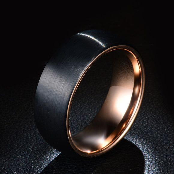 Anillo de Acero Inoxidable Negro para Hombre con Detalles en Oro Rosado - 8mm