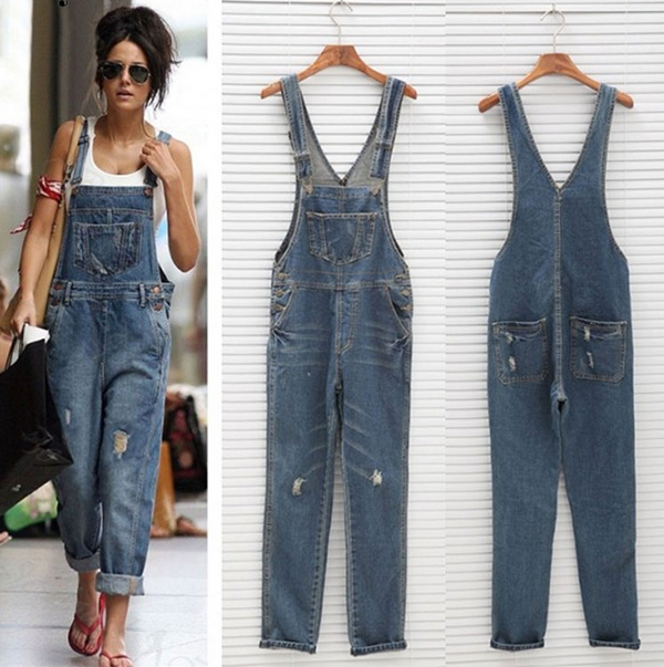Overol Denim Rasgado con Estilo Urbano