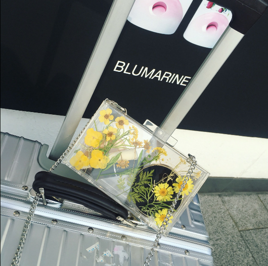 Bolsa Transparente con Cadena de Margaritas Acrílicas - Diseño Diagonal Personalizable