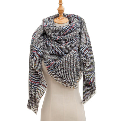 Chal Triangular Escocés para Otoño e Invierno - Amplio y Versátil - Image 33