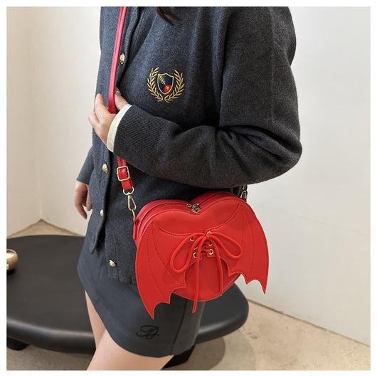 Bolso Bandolera con Diseño de Alas de Murciélago y Corazón - Image 18