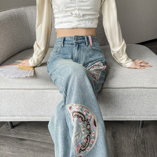 Jeans Rectos con Bordado de Diseño Premium