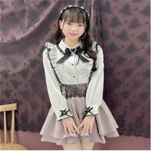 Blusa de Encaje con Cuello de Moño y Detalles de Amor