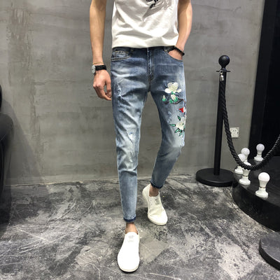 Jeans Slim Fit con Bordados Artesanales y Detalles Perforados para Hombre