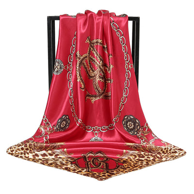 Pañuelo de Satén con Estampado de Leopardo y Cadena Decorativa - Image 8