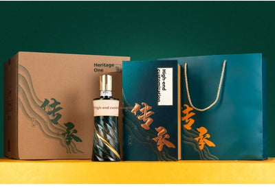 Caja de Licor con Diseño Floral Dorado y Seda Estampada - Image 11