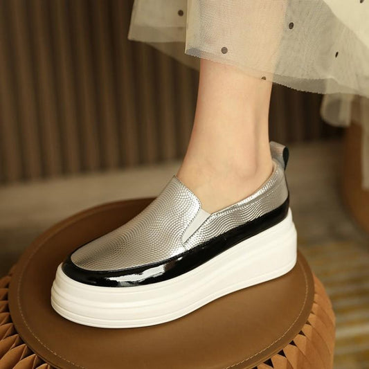 Zapato de Cuero con Rhinestones y Suela Acolchonada - Image 2