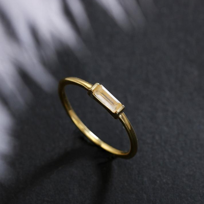 Anillo de Oro con Piedras Preciosas