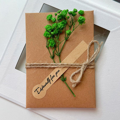 Tarjeta de Agradecimiento con Flores Secas y Cielo Estrellado - Image 13