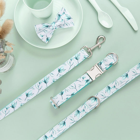 Collar y Correa para Perro Ajustable con Estampado de Hojas y Moño Personalizable
