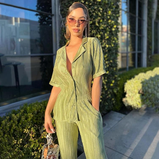 Conjunto Casual: Blusa Verde Manga Corta + Pantalón Plisado Talle Alto - Image 9