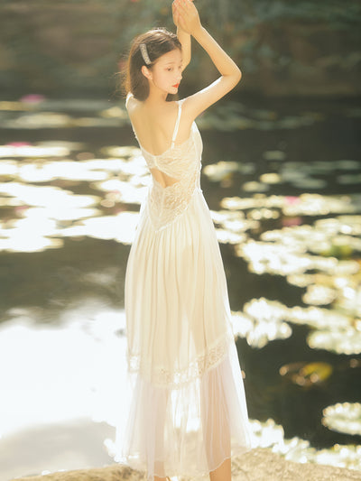 Vestido Blanco de Gasa con Espalda Descubierta y Detalles de Encaje - Image 5