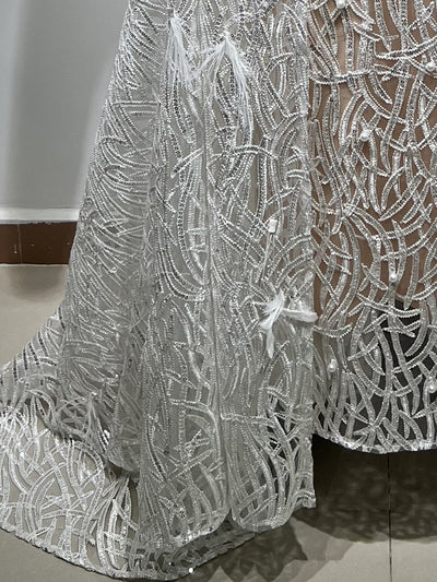 Vestido de Fiesta Elegante con Lentejuelas, Cuentas y Plumas - Image 11