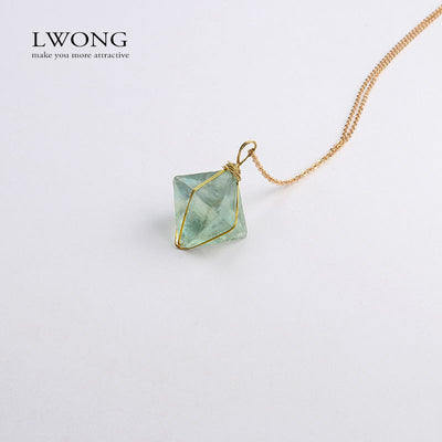 Collar Colgante Octaedro de Fluorita Verde con Alambre Dorado - Joya de Piedra Natural para Chakra y Sanación