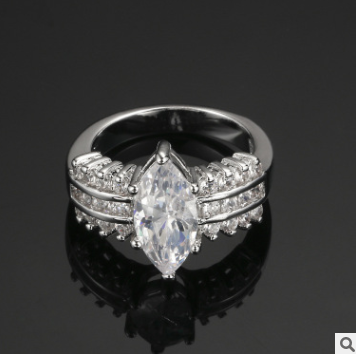 Anillo de Circonia Cúbica Baño de Platino - Diseño Moderno y Elegante - Image 4