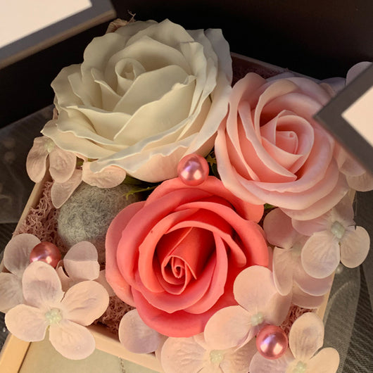 Lámpara Rosa en Caja de Regalo - Ideal para Navidad y San Valentín - Image 4