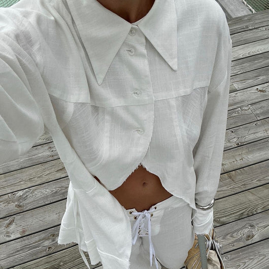 Conjunto Dos Piezas: Blusa Blanca Cropped con Cuello Solapa y Pantalón Ancho Calado con Amarre - Image 12