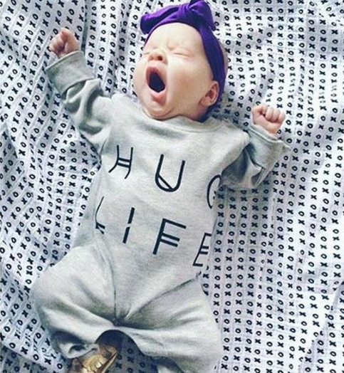 Mono Estampado Hug Life para Bebés y Niños Pequeños