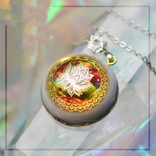 Collar de Cristal Blanco Lotus Original con Frecuencia Alta