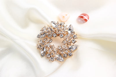 Broche Floral de Cristal con Incrustaciones de Diamantes - Image 25