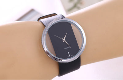 Reloj de Dama Transparente con Diseño Hueco - Image 3