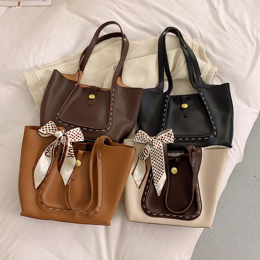 Pañuelo de Seda con Estampado de Puntos y Moño - Bolsa Pequeña Coordinable